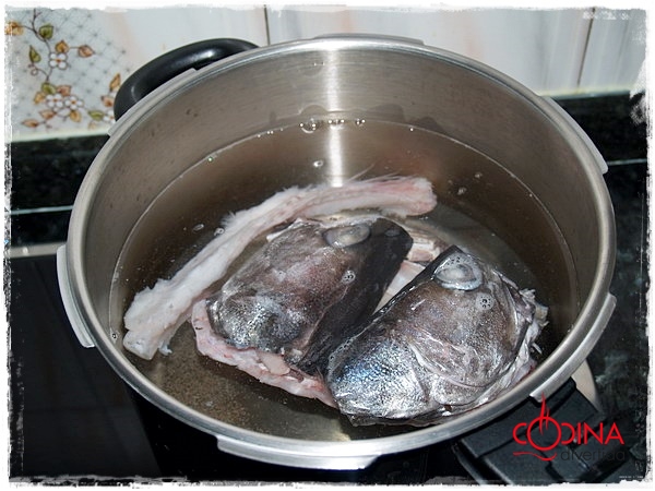 Patatas en salsa verde con gulas