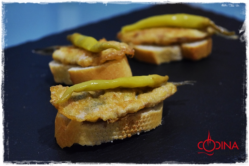 anchoas rebozadas con piparras