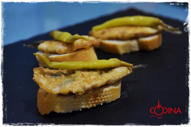 anchoas rebozadas con piparras