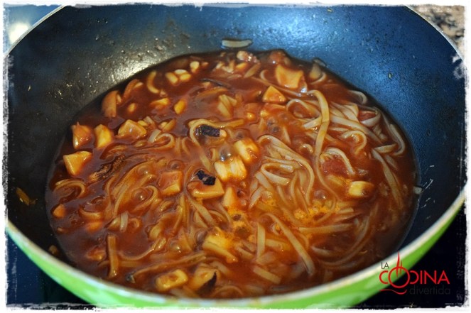 espaguetis arroz calamares tomate soja tamari