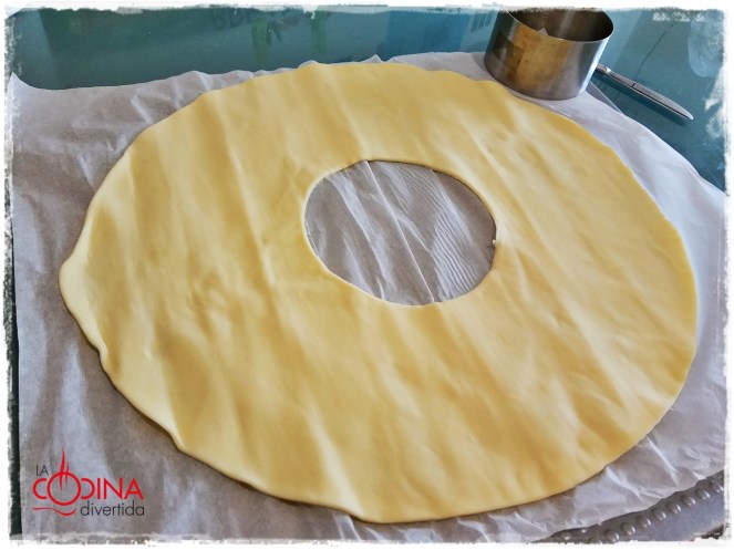 roscon de reyes de hojaldre con nata