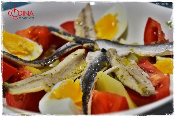 ensalada campera con boquerones