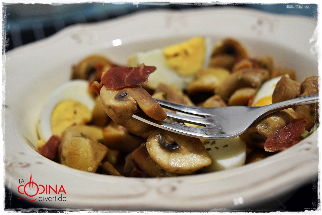 champiñones al ajillo con jamón