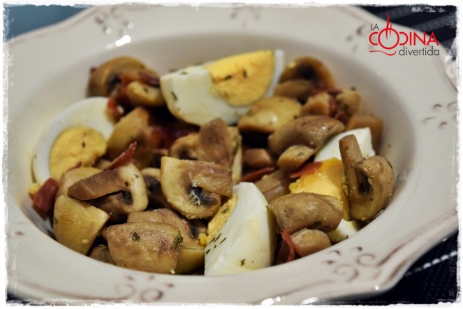 champiñones al ajillo con jamón