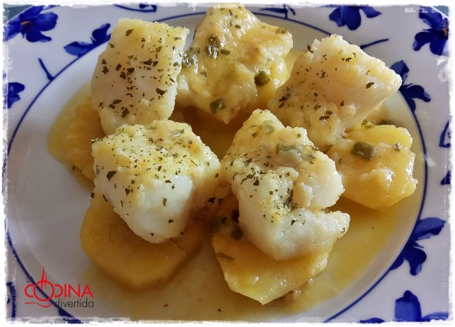 rosada en salsa con patatas