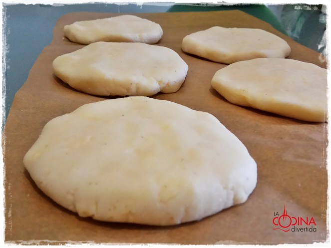 arepas rellenas de queso y lacón