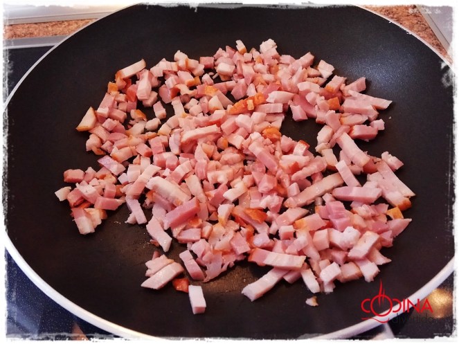 quiché de hojaldre con calabacín y bacon