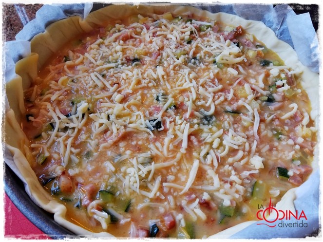quiché de hojaldre con calabacín y bacon