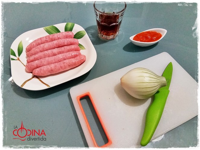 salchichas de pollo con tomate y vino añejo de Serrada