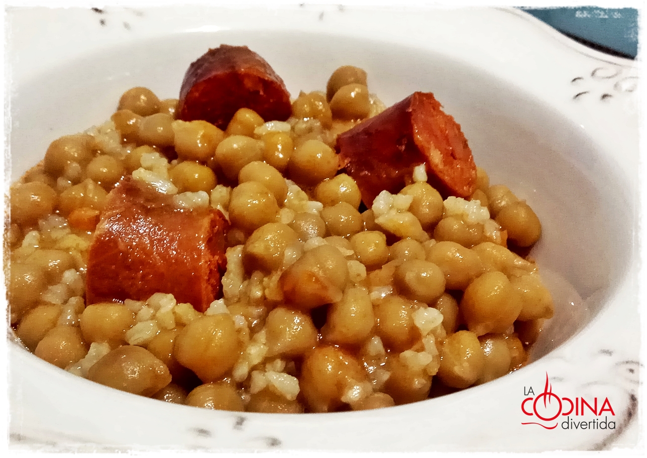 guiso de garbanzos con chorizo y arroz