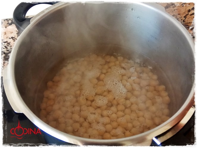guiso de garbanzos con chorizo y arroz
