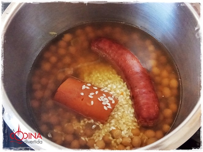 guiso de garbanzos con chorizo y arroz