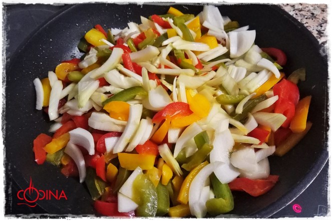 fritada pimientos con huevo frito