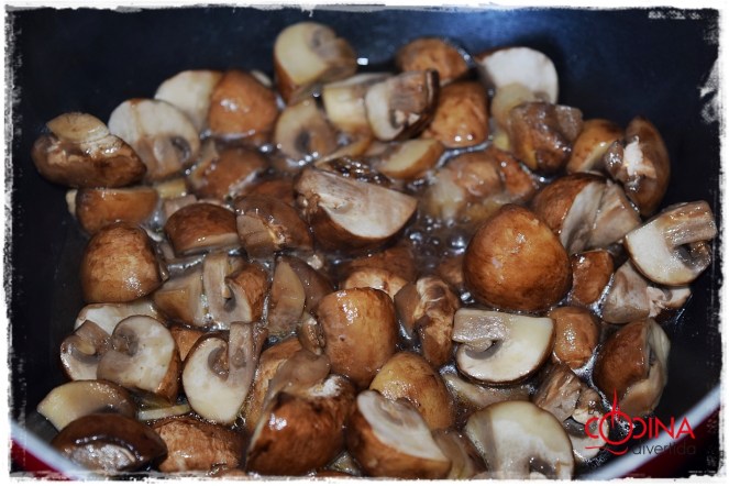 champiñones portobelo con huevo poche