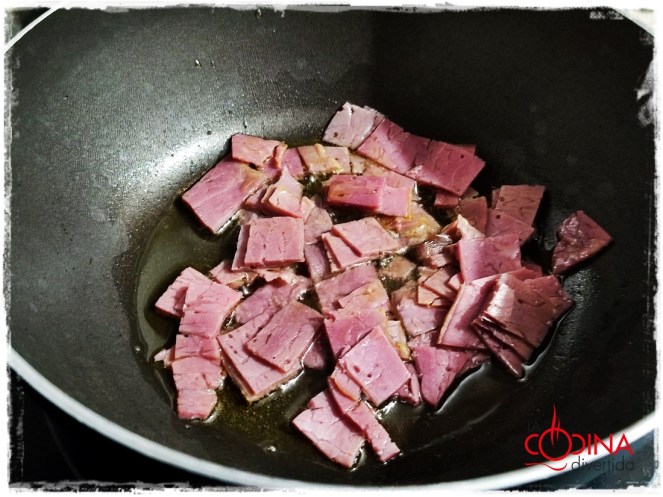 macarrones con carbonara de pastrami