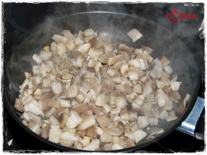 Revuelto jugoso de setas de cardo con jamón