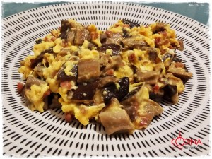 Revuelto jugoso de setas de cardo con jamón