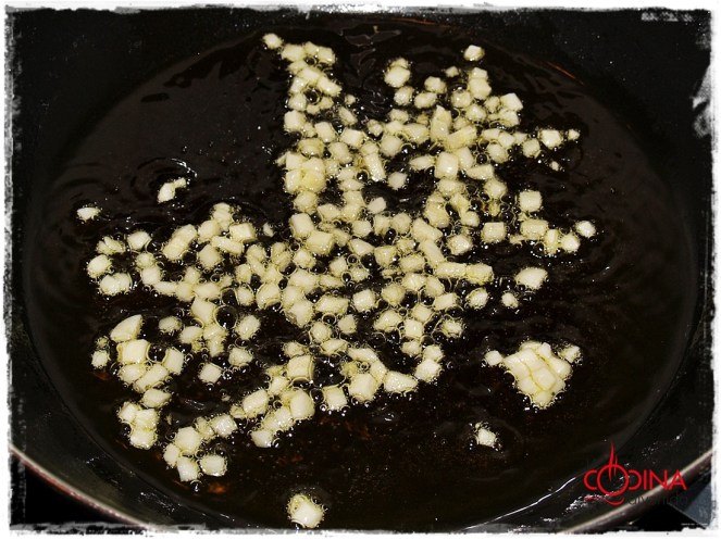 Espaguetis con champiñones portobello y jamón serrano