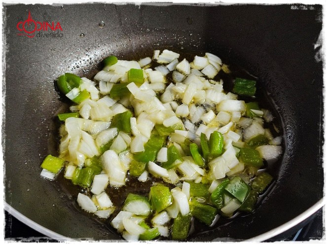 fideuá con salmón y gambas