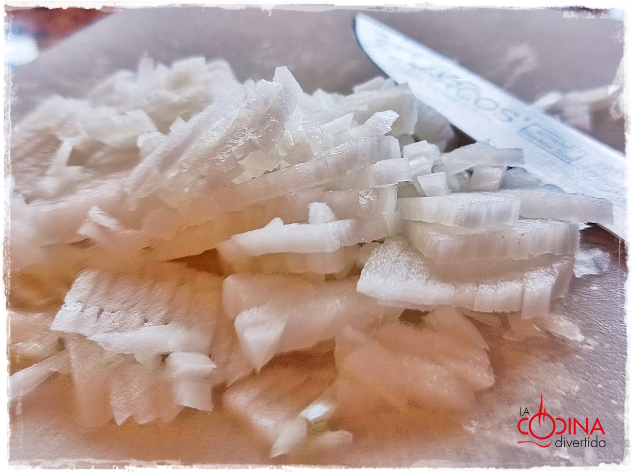 salchichas de pollo con coulís de tomate