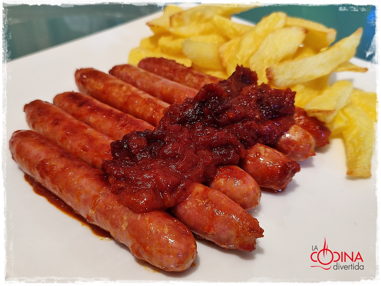 salchichas de pollo con coulís de tomate